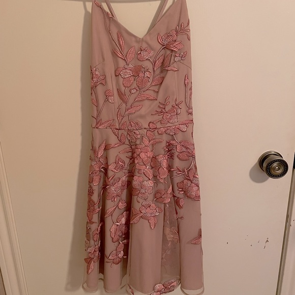 Two Sisters Jaus Women’s The Sassy Dress - Picture 2 of 14